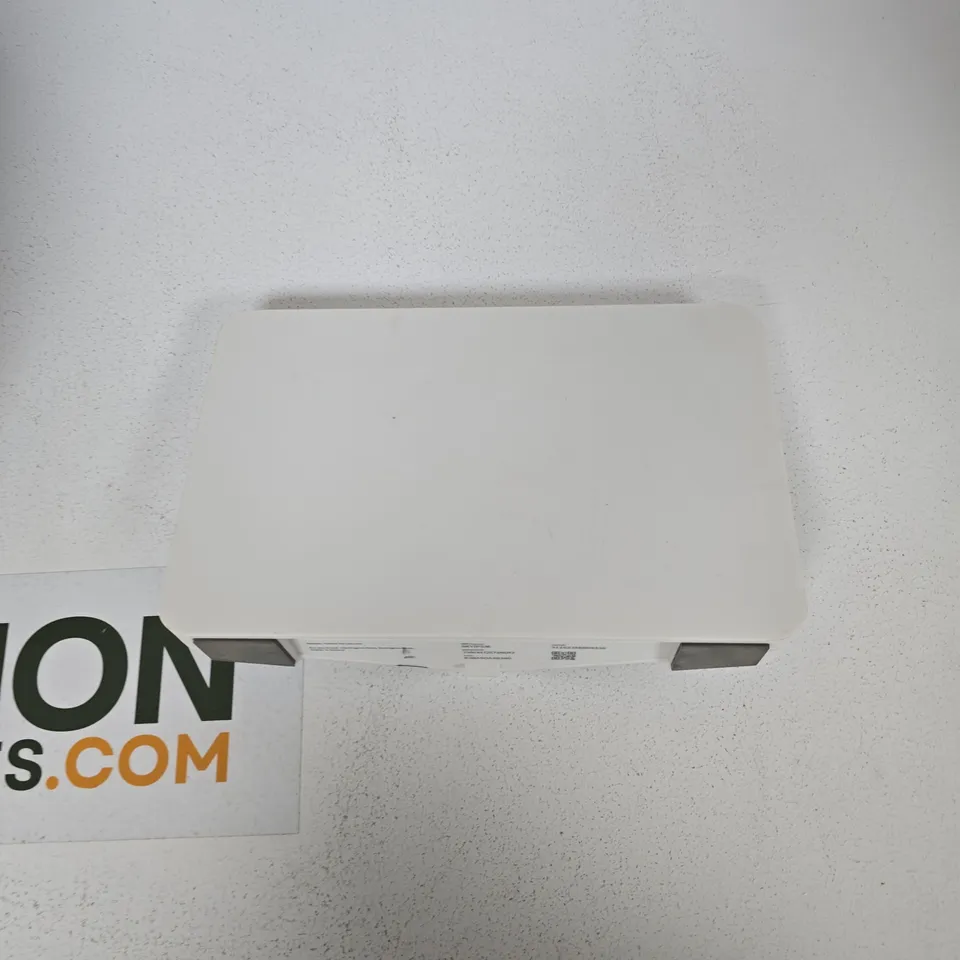 TOTE OF APPROXIMATELY 12 ASSORTED ITEMS TO INCLUDE: SKY ROUTER