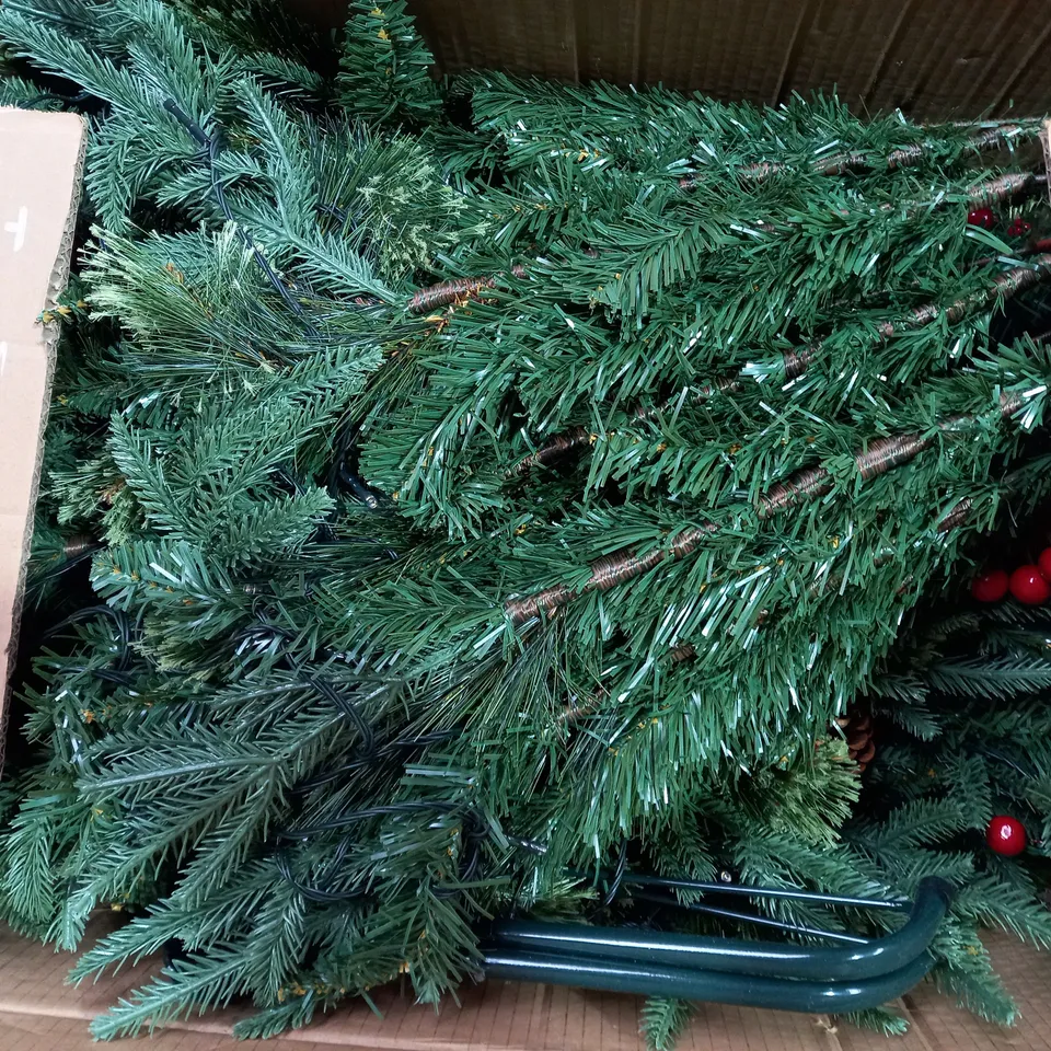 WE R CHRISTMAS MULTIFUNCTION BERRY CHRISTMAS TREE SIZE UNSPECIFIED (COLLECTION ONLY)