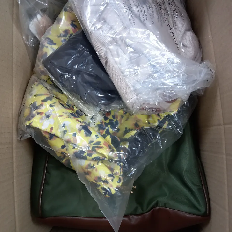 BOX OF APPROXIMATELY 10 ASSORTED CLOTHING ITEMS TO INCLUDE OSPRAY BAG, TOPS, BRAS ETC