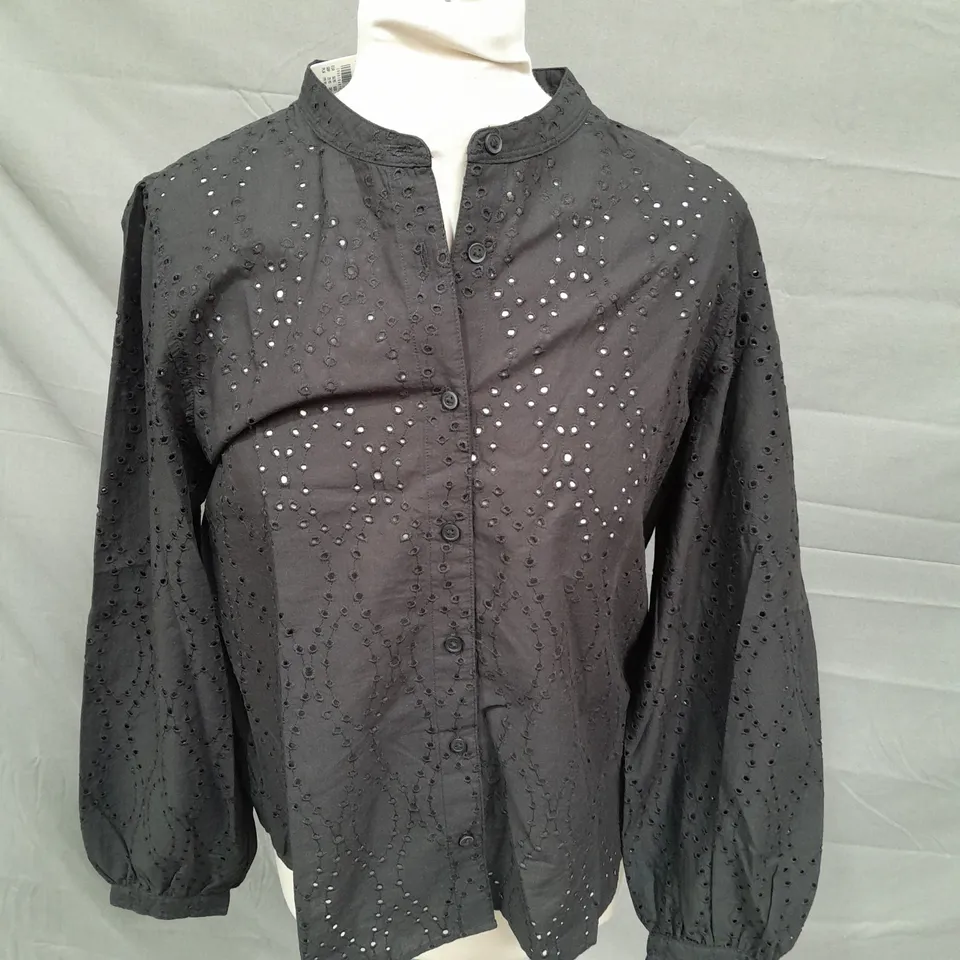 UNIQLO BLACK BUTTON UP TOP - XS