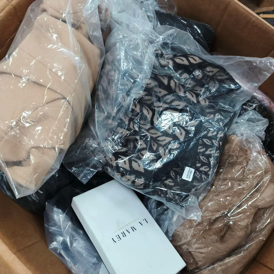 APPROXIMATELY 20 ASSORTED CLOTHING ITEMS IN VARIOUS SIZES, STYLES & COLOURS TO INCLUDE BRANDS SUCH AS LA MAREY, &MAISI, SUGAR CRISP, ETC - COLLECTION ONLY