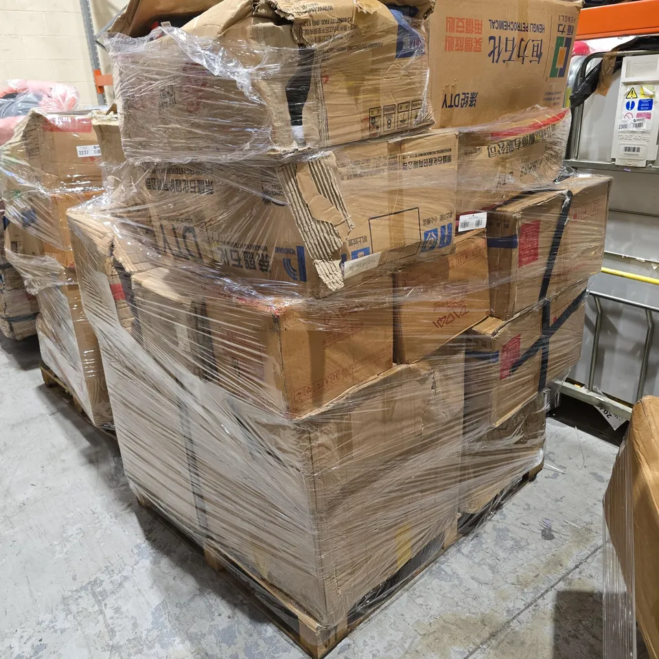 PALLET OF APPROXIMATELY 15 BOXES OF ASSORTED ITEMS INCLUDING MAGIC STICKERS , OPPLE 2U COMPACT FLUORESCENT BULB AND KIDS PUZZLES 