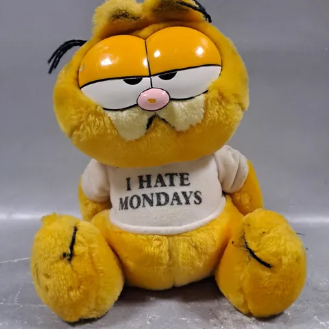 COLLECTIBLE VINTAGE GARFIELD PLUSH TOY - I HATE MONDAYS T-SHIRT