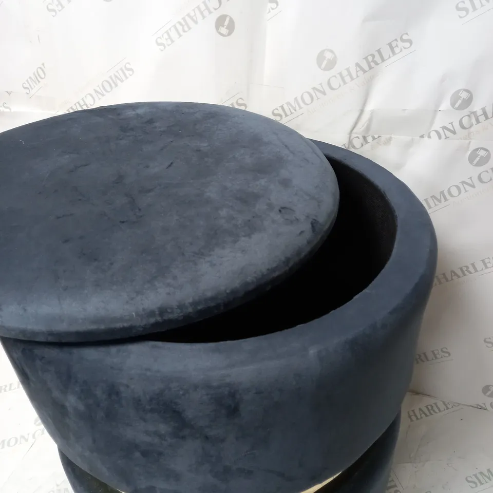 BLUE STOOL WITH GOLD