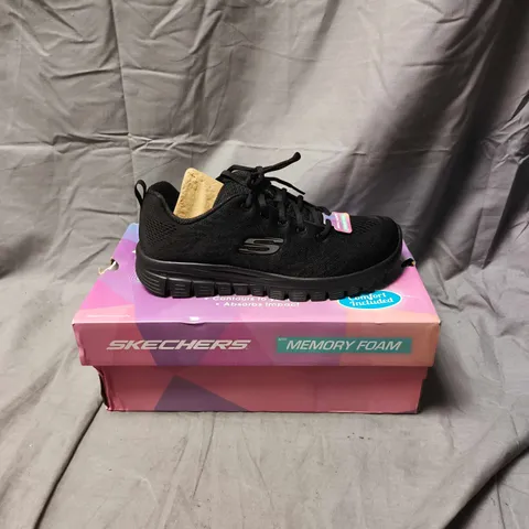 BOXED PAIR OF SKECHERS WOMEN'S BLACK MEMORY FOAM SNEAKERS - SIZE 5.5
