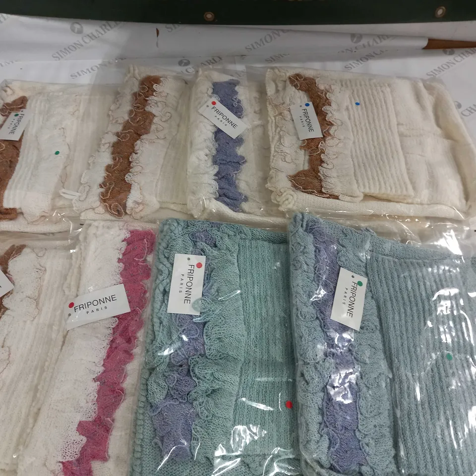 LOT OF 8 ASSORTED KNITWEAR CLOTHING ITEMS - VARIOUS SIZES