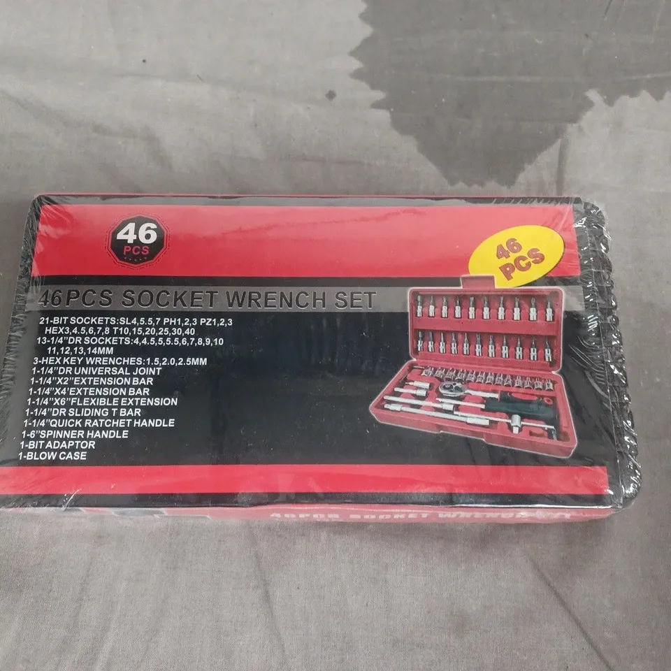46-PIECE SOCKET WRENCH SET – BOXED, RED & BLACK CASE