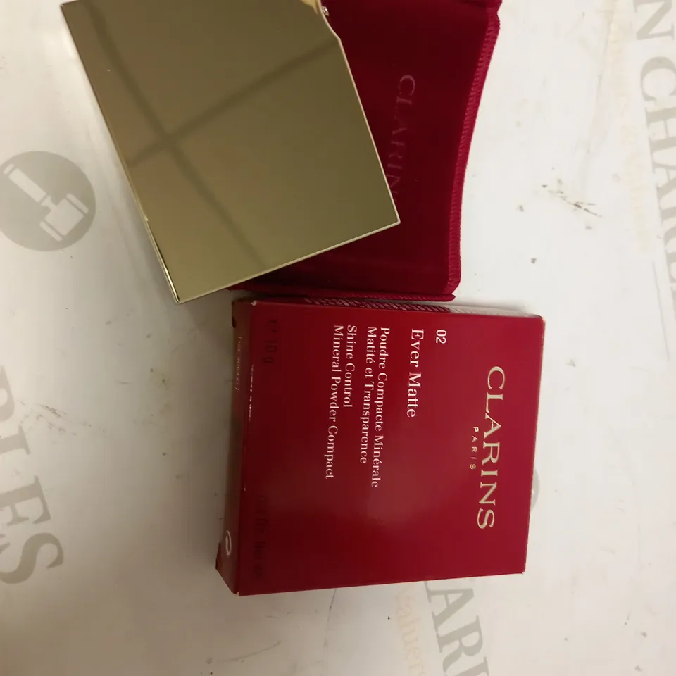 CLARINS EVER MATTE SHINE CONTROL MINERAL POWDER COMPACT 02