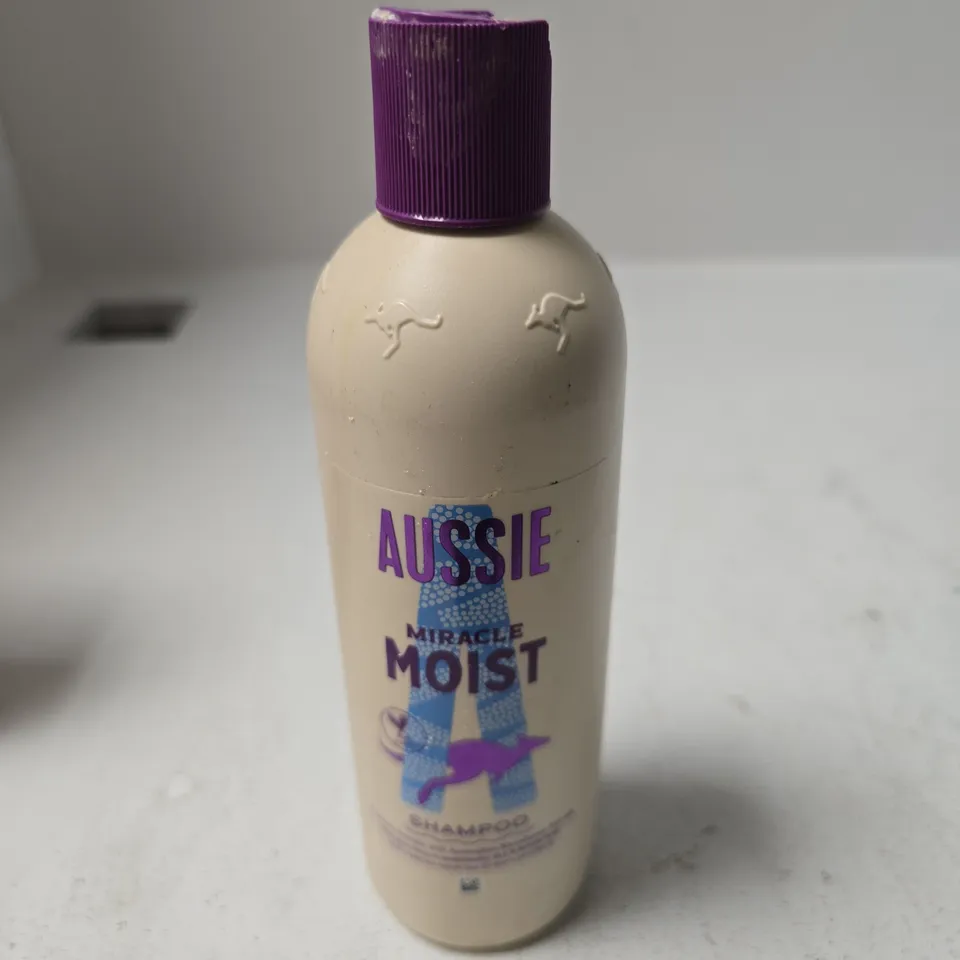 APPROXIMATELY 18 ASSORTED COSMETIC ITEMS INCLUDING COLGATE SERUM WHITENING BOOSTER , AUSSIE MIRACLE MOIST AND GARNIER AIR DRY CREAM