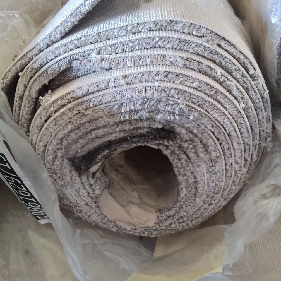 ROLL OF QUALITY HEARTLAND PINVIN APPROXIMATELY 7.90M L X 4M W CARPET