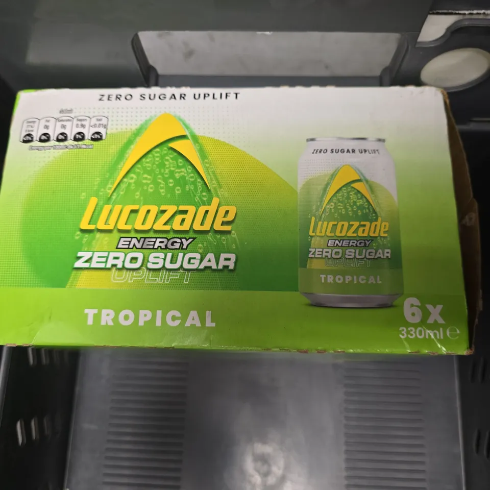 APPROXIMATELY 12 ASSORTED DRINKS ITEMS TO INCLUDE - LUCOZADE TROPICAL , LUCOZADE PINK LEMONADE , IRN BRU ETC