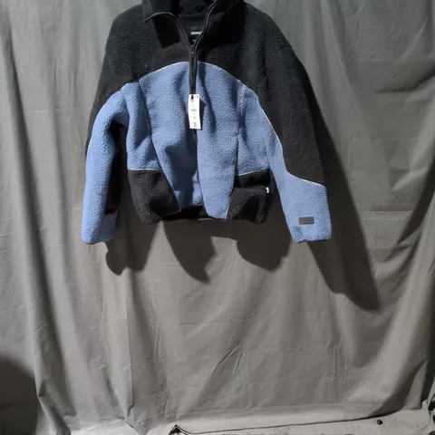 BERSHKA COLOUR-BLOCK FLEECE JACKET β BLACK & BLUE, SIZE S (EU/US)