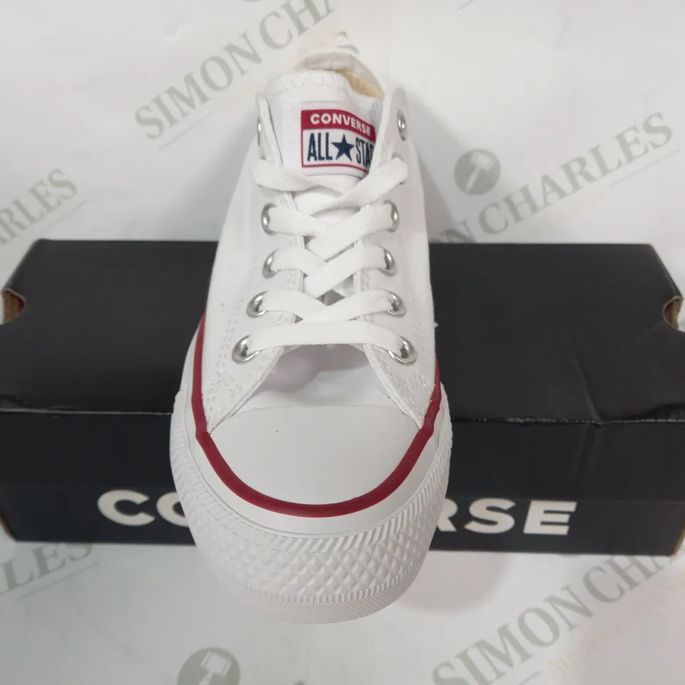 BOXED PAIR OF CONVERSE ALL STAR CANVAS SHOES IN WHITE UK SIZE 4.5