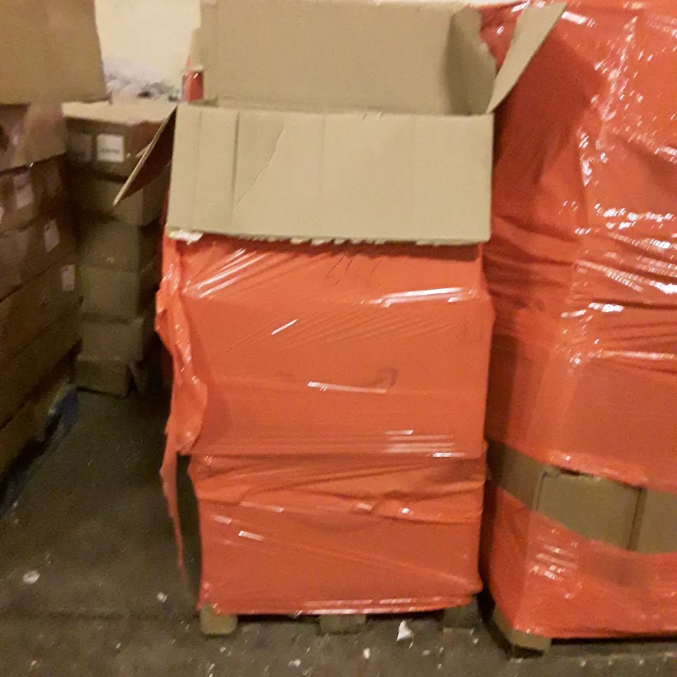 PALLET CONTAINING ASSORTED HOUSEHOLD PRODUCTS INCLUDING WATER BOTTLE, PHONE CASES, LIGHTS, DECORATIVE ITEMS ETC 