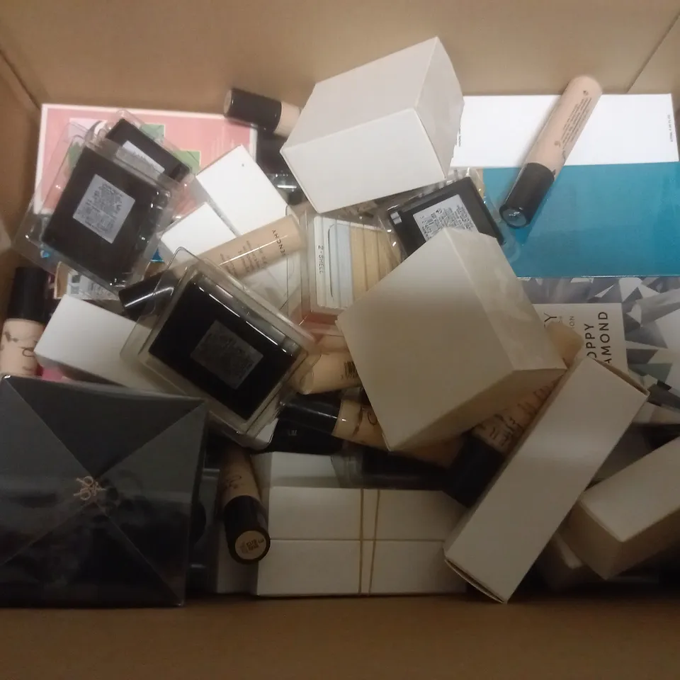 BOX OF APPROX 25 ASSORTED ITEMS TO INCLUDE - DISNEY FROZEN II ANNA EAU DE TOILETTE 100ML - URBAN VEDA RADIANCE FACIAL CLEANSING DUO - ROBERTO CAVALLI SHOWER GEL ECT 