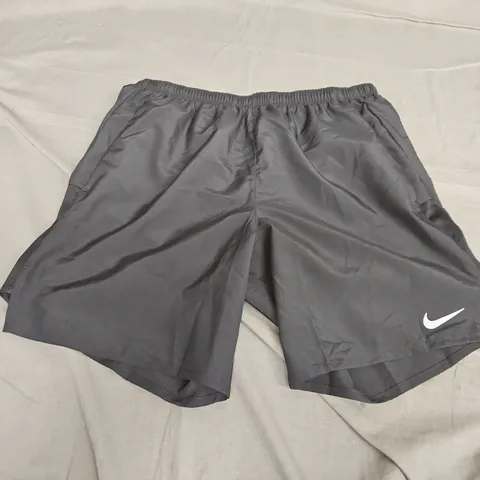 ADIDAS MENS SHORTS IN BLACK - MEDIUM