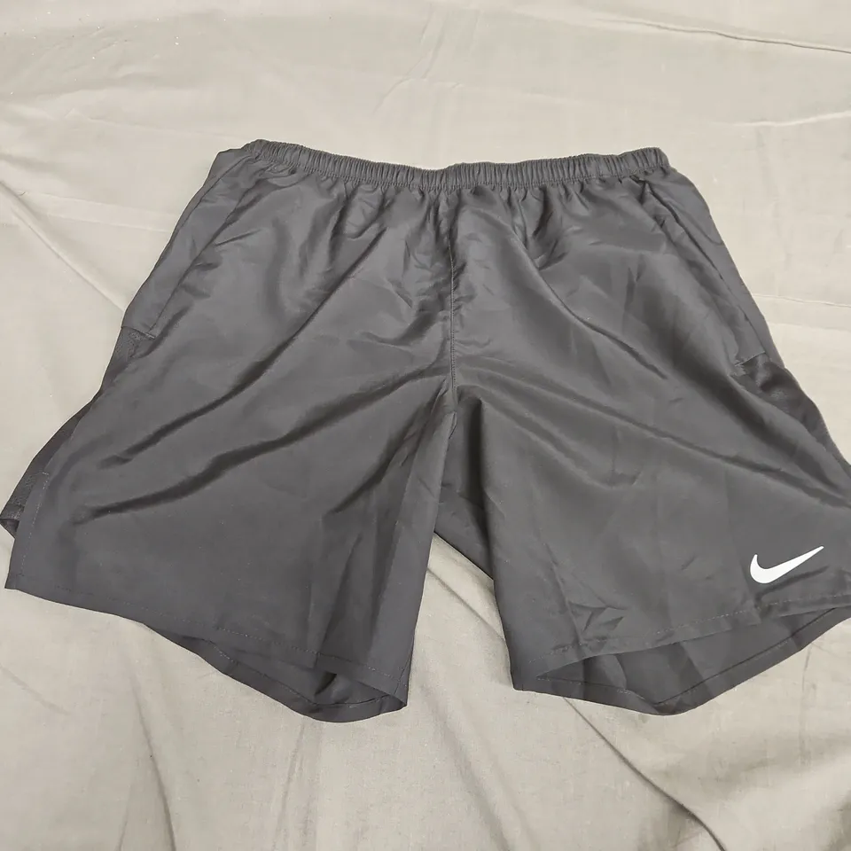 ADIDAS MENS SHORTS IN BLACK - MEDIUM