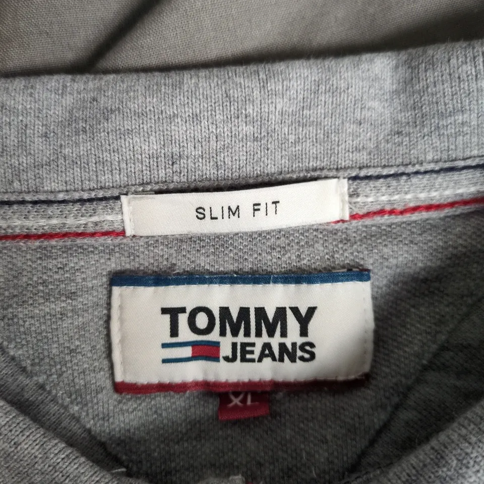 TOMMY JEANS GREY POLO SHIRT – SLIM FIT, UK XL (US XL)