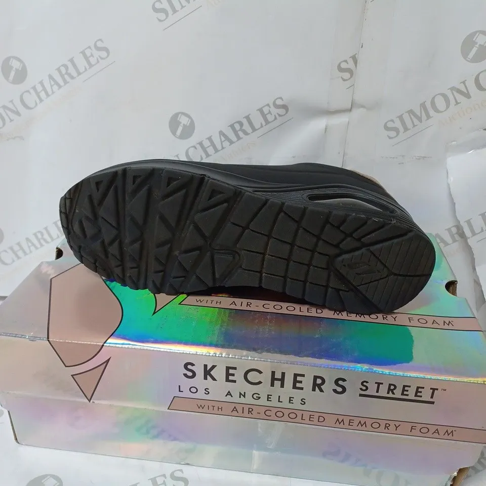 BOXED SKECHERS UNO MET TRIM TRAINERS, BLACK - SIZE 5
