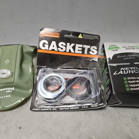 APPROXIMATELY 6 ASSORTED ITEMS TO INCLUDE - GLOWPAD , OIL FILM 2.0 BRUSH , GASKETS ETC