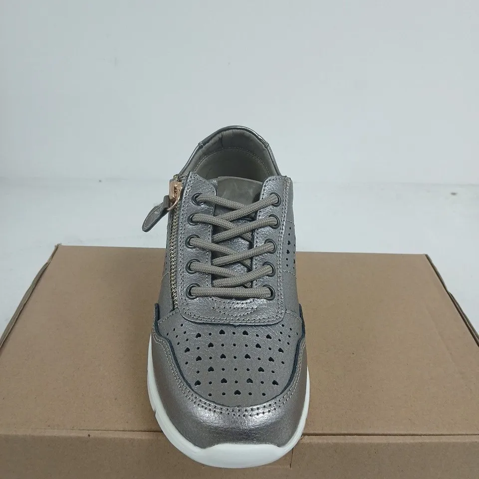 BOXED PAIR OF WOMENS GREY METALLIC LEATHER TRAINERS WITH SIDE ZIP - UK SIZE 4