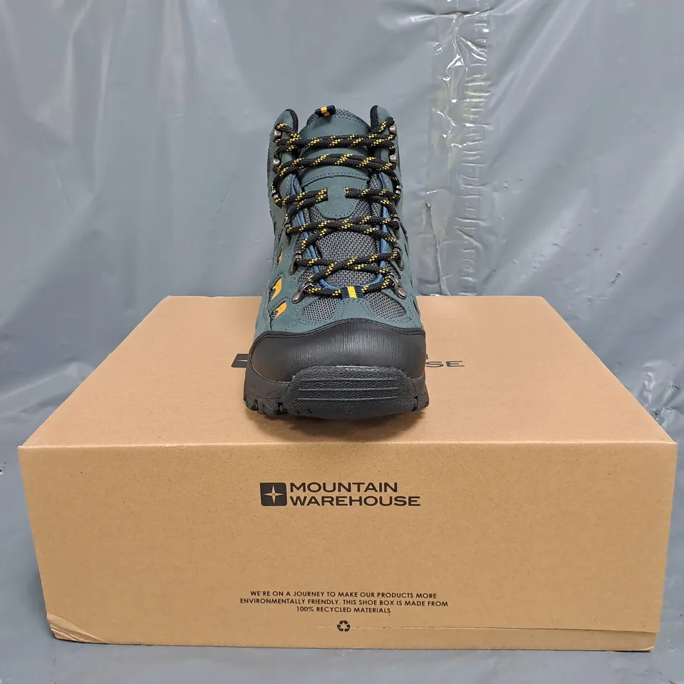 BOXED PAIR OF MOUNTAIN WAREHOUSE ADVENTURER WATERPROOF HIKING BOOTS IN BLUE/TAN SIZE UK 10