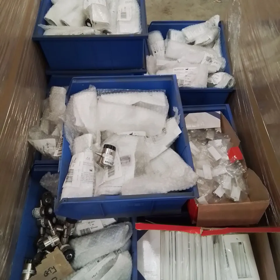 PALLET OF MEDITECH GAS VALVES & SWITCH SURROUND PLATES