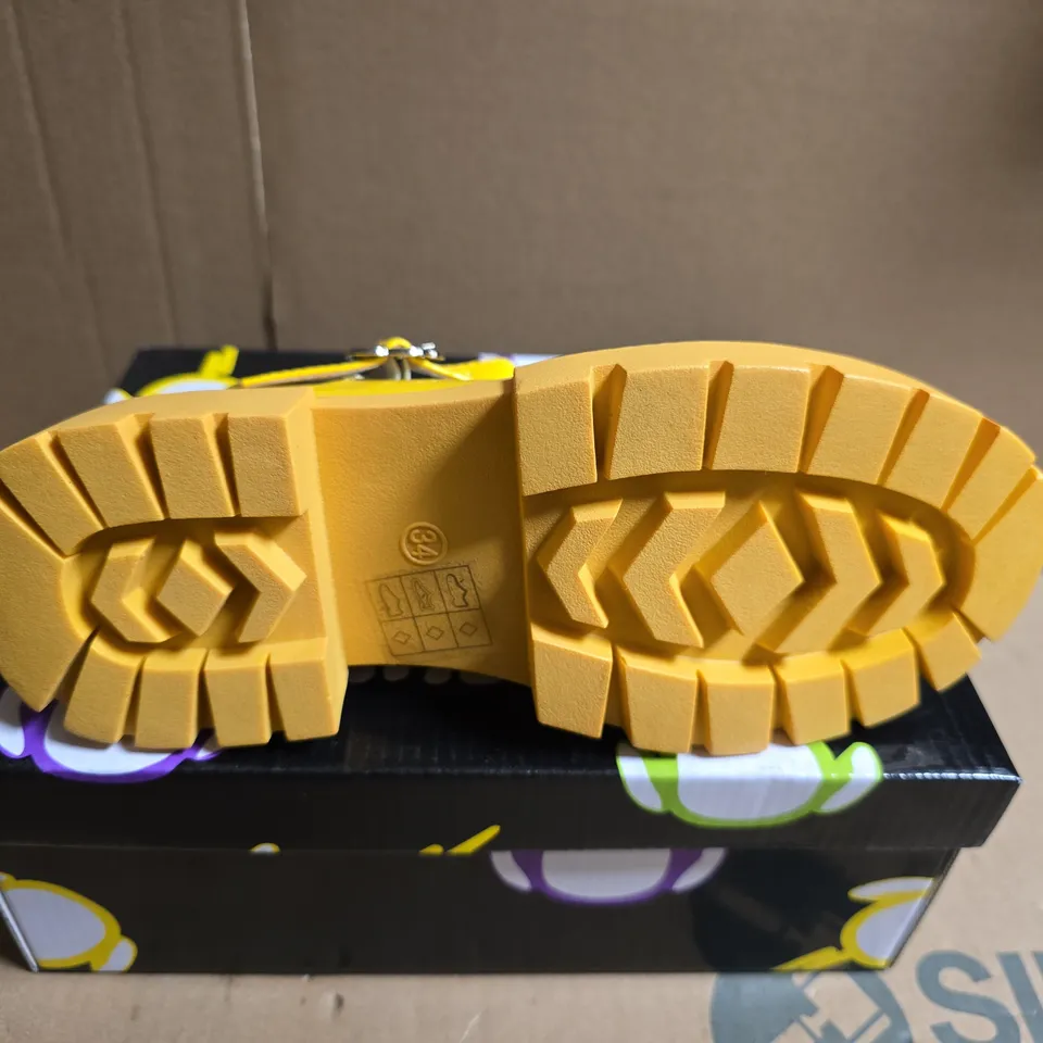 BOXED PAIR OF KOI LA LA TELETUBBIES KIDZ MARY JANES – YELLOW, UK SIZE 2