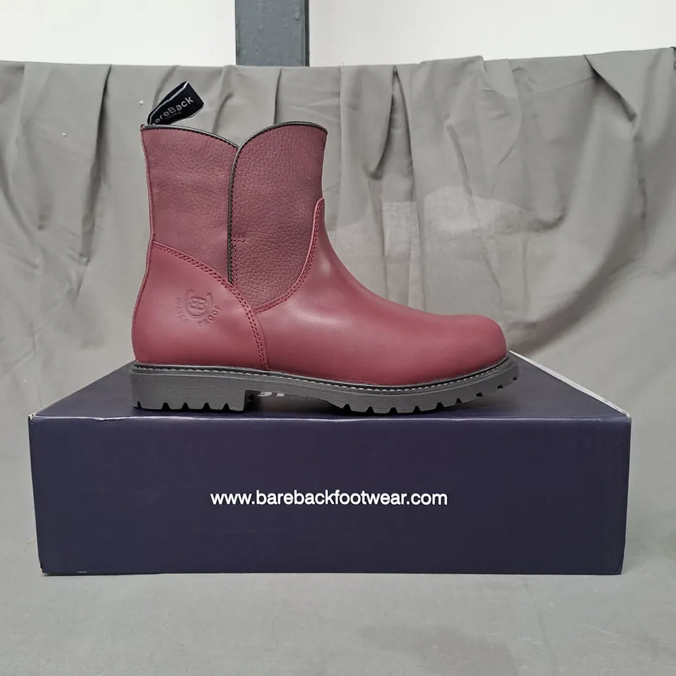 BOXED PAIR OF BAREBACK QUEBEC WATERPROOF ANKLE BOOTS IN BORDEAUX UK SIZE 7