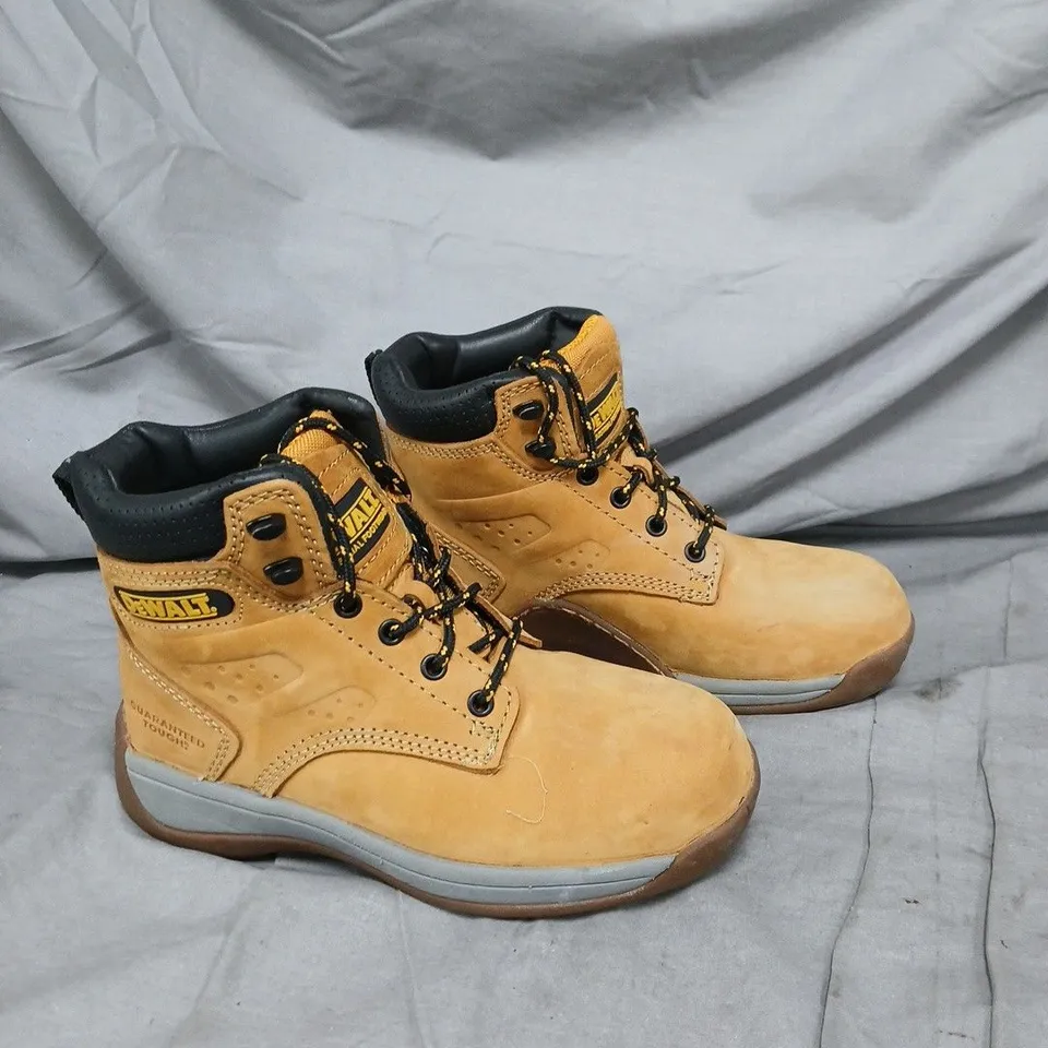 UNBOXED PAIR OF DEWALT WORK BOOTS - STEEL TOE CAP TAN NUBUCK, BLACK PADDED COLLAR - SIZE 4