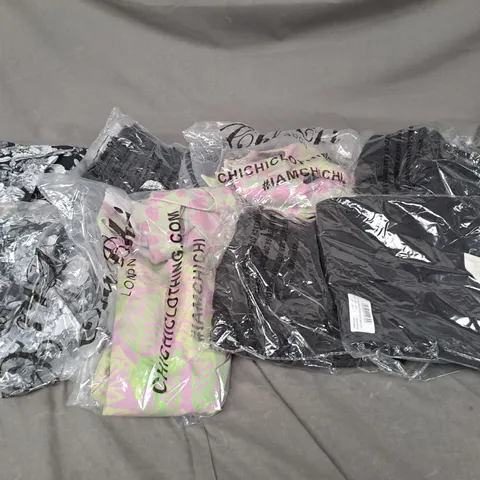 APPROXIMATELY 20 ASSORTED CLOTHING ITEMS IN VARIOUS STYLES AND SIZES