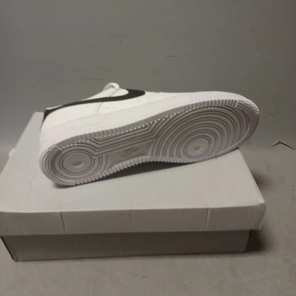 BOXED PAIR OF NIKE AIR FORCE 1 TRAINERS IN WHITE - 9.5