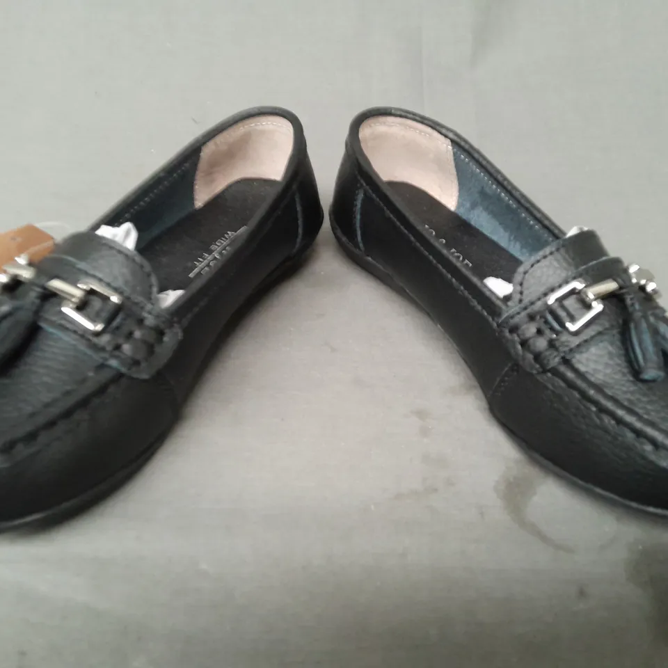 BOXED PAIR OF JO & JOE WIDE FIT FLAT LOAFERS IN BLACK UK SIZE 4