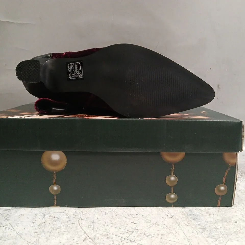 BOXED PAIR OF KOI TIMELESS TRUTHS ORNATE VICTORIAN BOOTS IN BURGUNDY SIZE UK 3