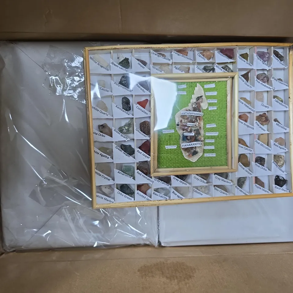 APPROXIMATELY 27 ASSORTED GEMSTONE/ROCK COLLECTIONS IN VARIOUS STYLES