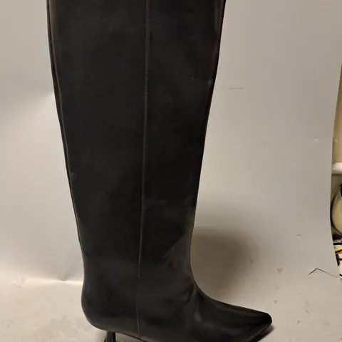 NEW LOOK HIGH TOP BOOTS IN BLACK - UK 5 