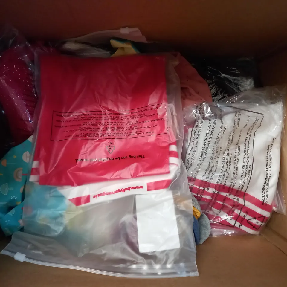 BOX OF APPROXIMATELY 10 ASSORTED CLOTHING AND FASHION ITEMS IN VARIOUS COLOURS AND STYLES TO INCLUDE ONEILLS, MADE JUST 4U, JOJO MAMAN BEBE, ETC