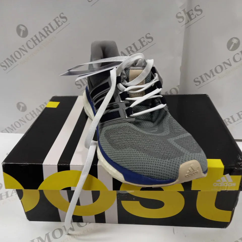 BOXED PAIR OF ADIDAS QS664 ENERGY BOOST 3 TRAINERS UK SIZE 8 