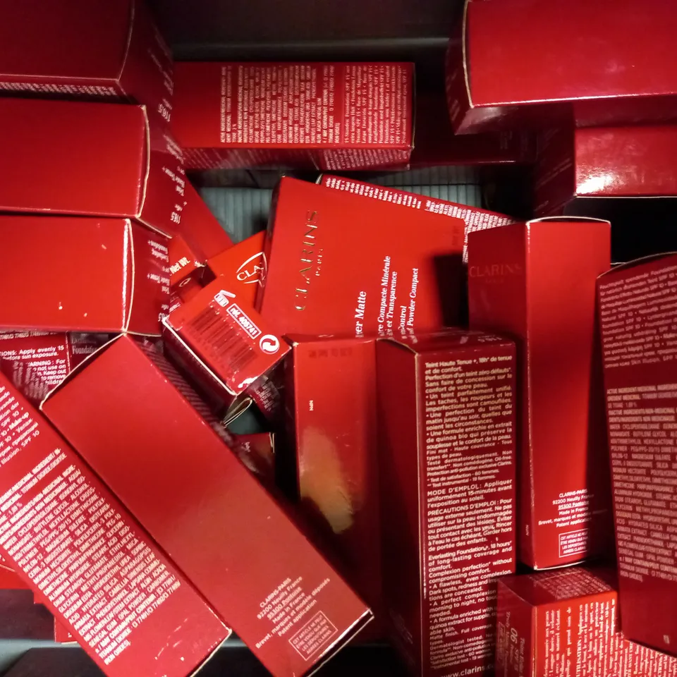 LOT OF APPROXIMATELY 40 CLARINS FACE MAKE UP ITEMS