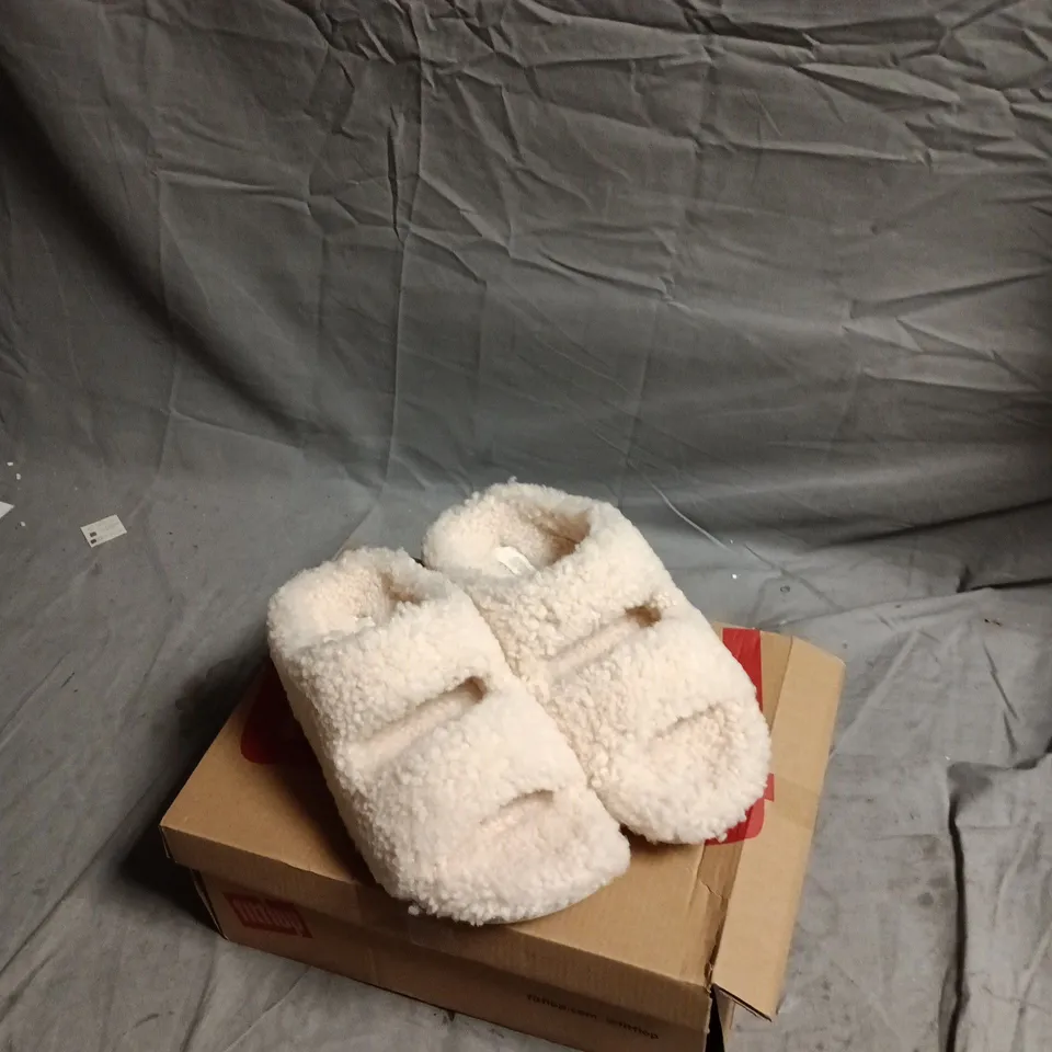 FITFLOP SHUV CURLY-SHEARLING TWO-BAR SLIDES – UK 04