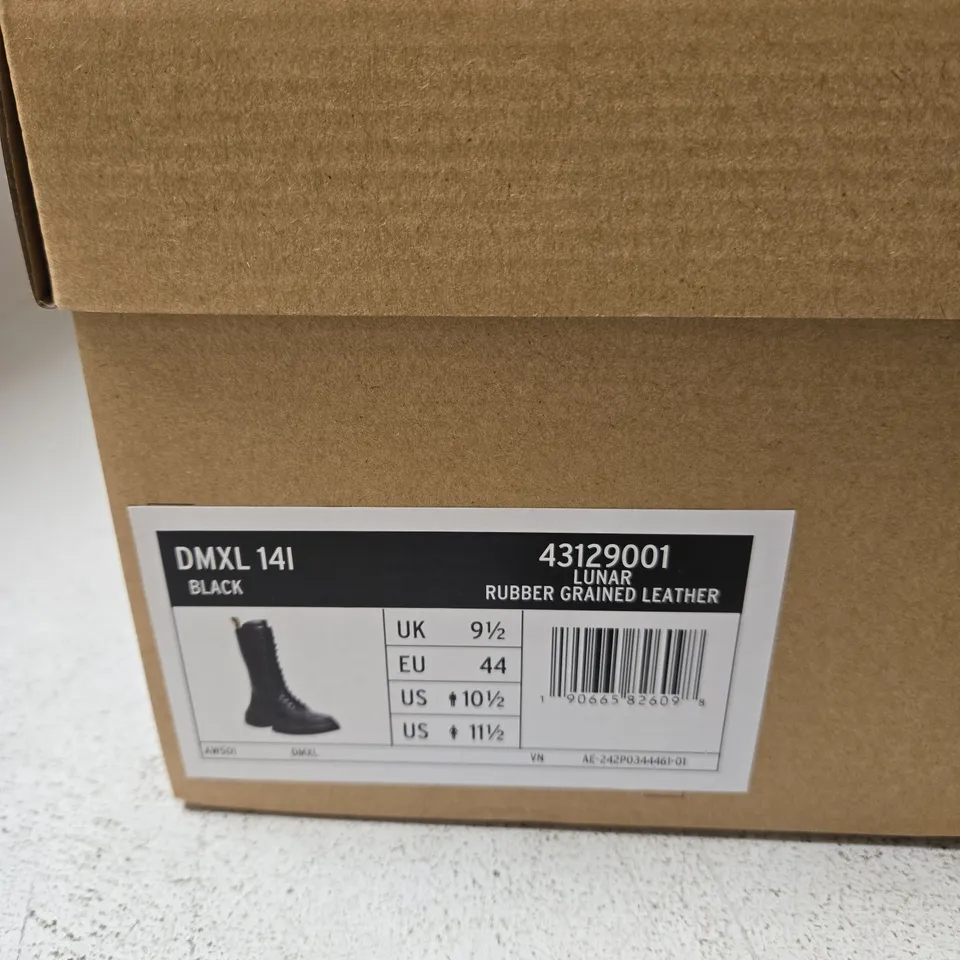 DR. MARTENS DMXL 14I BLACK LEATHER BOOTS – UK 9½ (EU 44)