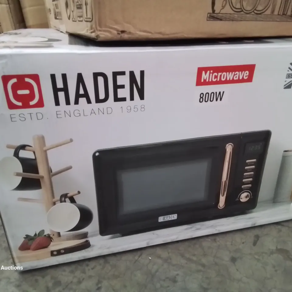 BOXED HADEN 800W MANUAL MICROWAVE IN BLACK AND ROSE PINK 