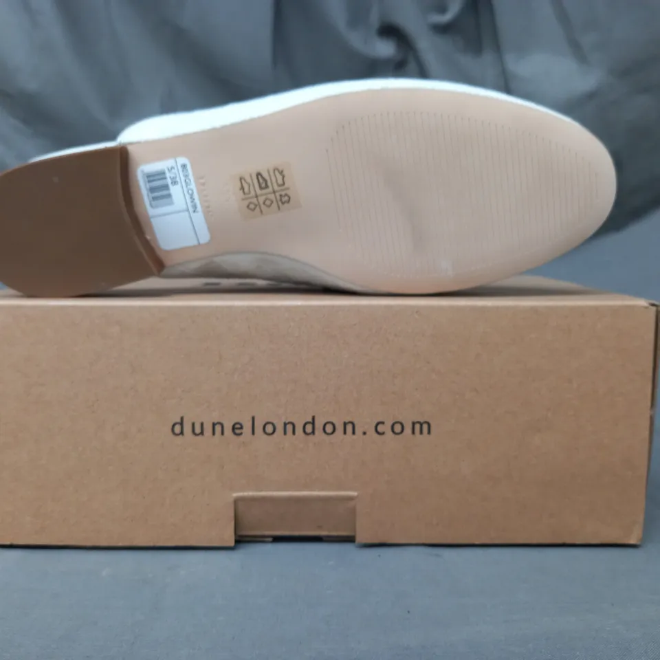 BOXED PAIR OF DUNE LONDON 803 GLOWIN SLIM SOLE SHOES IN WHITE CROC SIZE 5