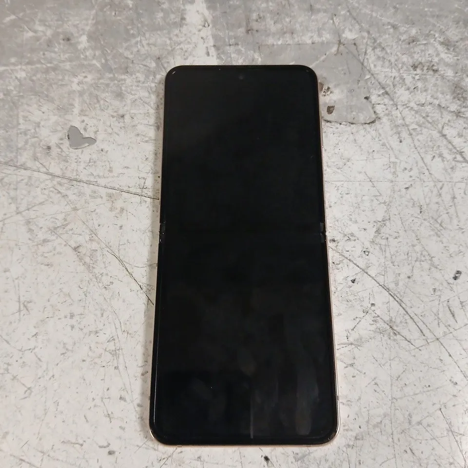 SAMSUNG GALAXY Z FLIP IN BEIGE