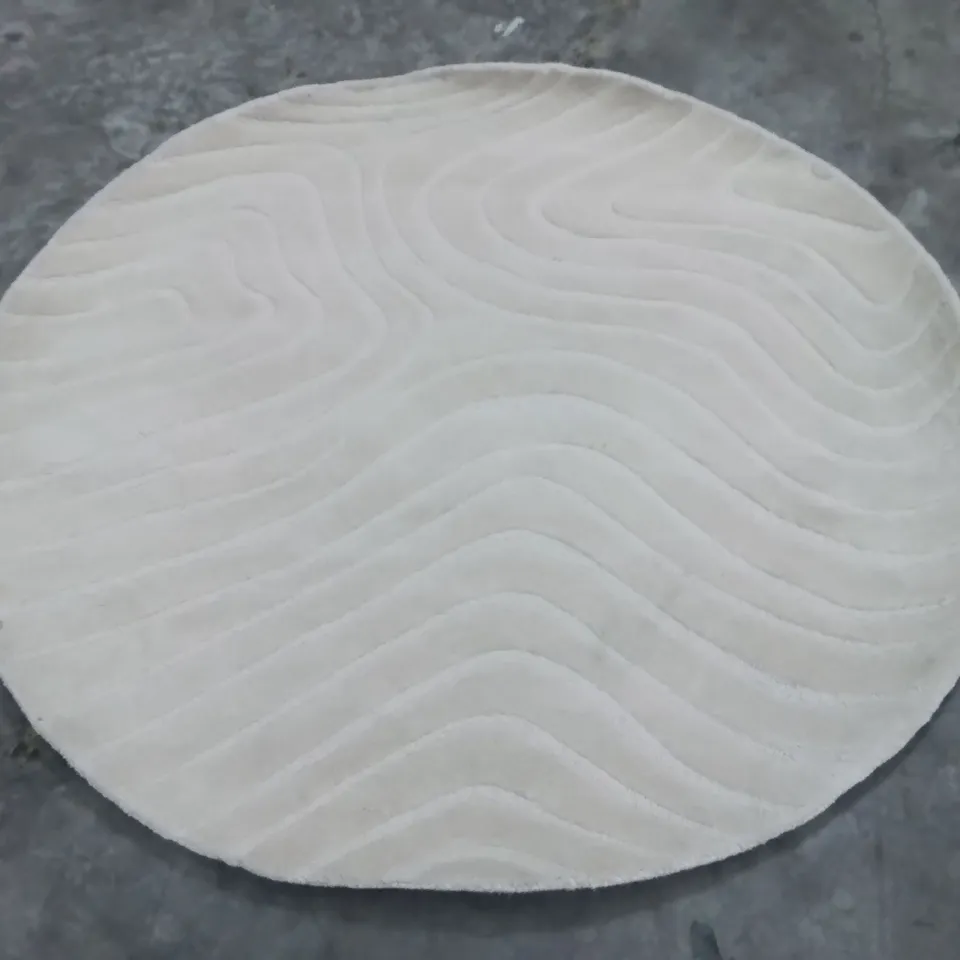 QUALITY DESIGNER AREA RUG - APPROXIMATELY 160X160CM