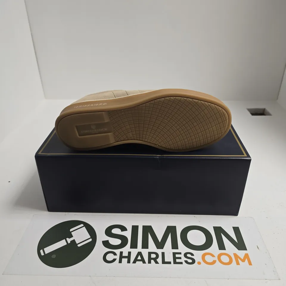 BOXED PAIR OF FAIRFAX & FAVOR OMENS KENDRICK TRAINERS IN FAWN SUEDE - UK 7.5