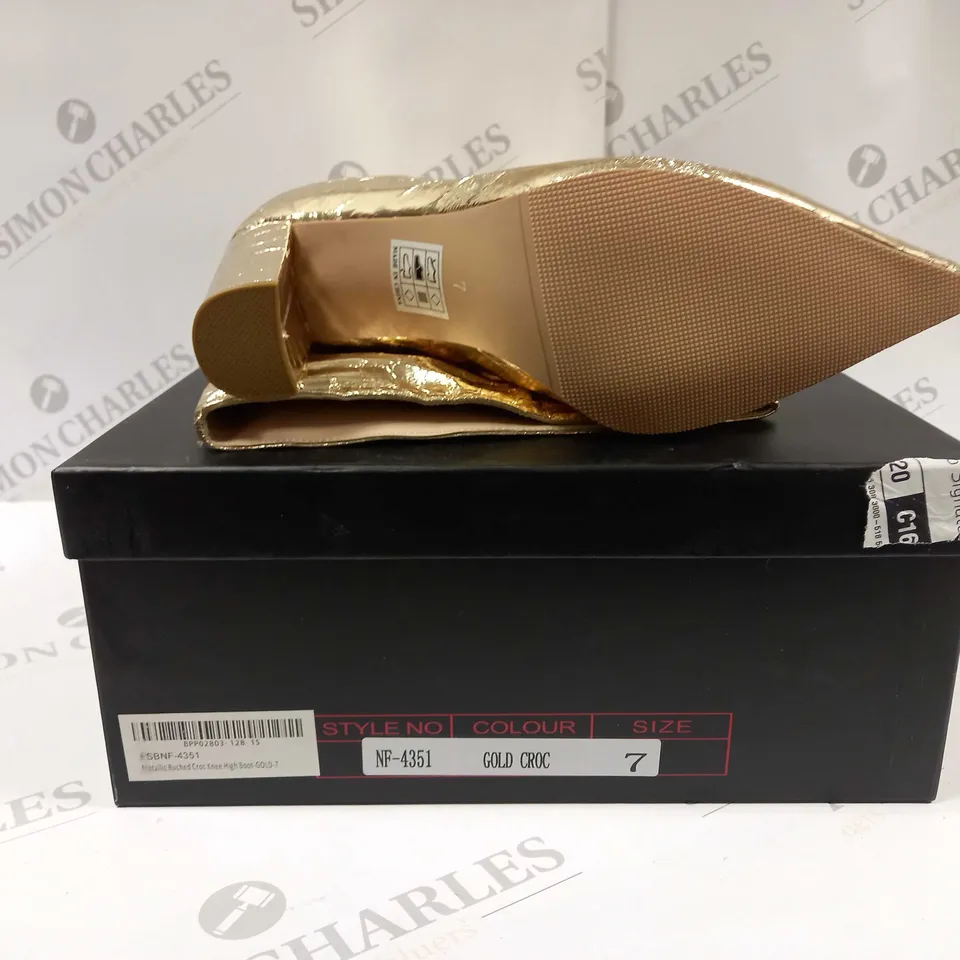 BOXED PAIR OF MISSPAP METALLIC RUCHED CROC KNEE HIGH BOOTS UK SIZE 7