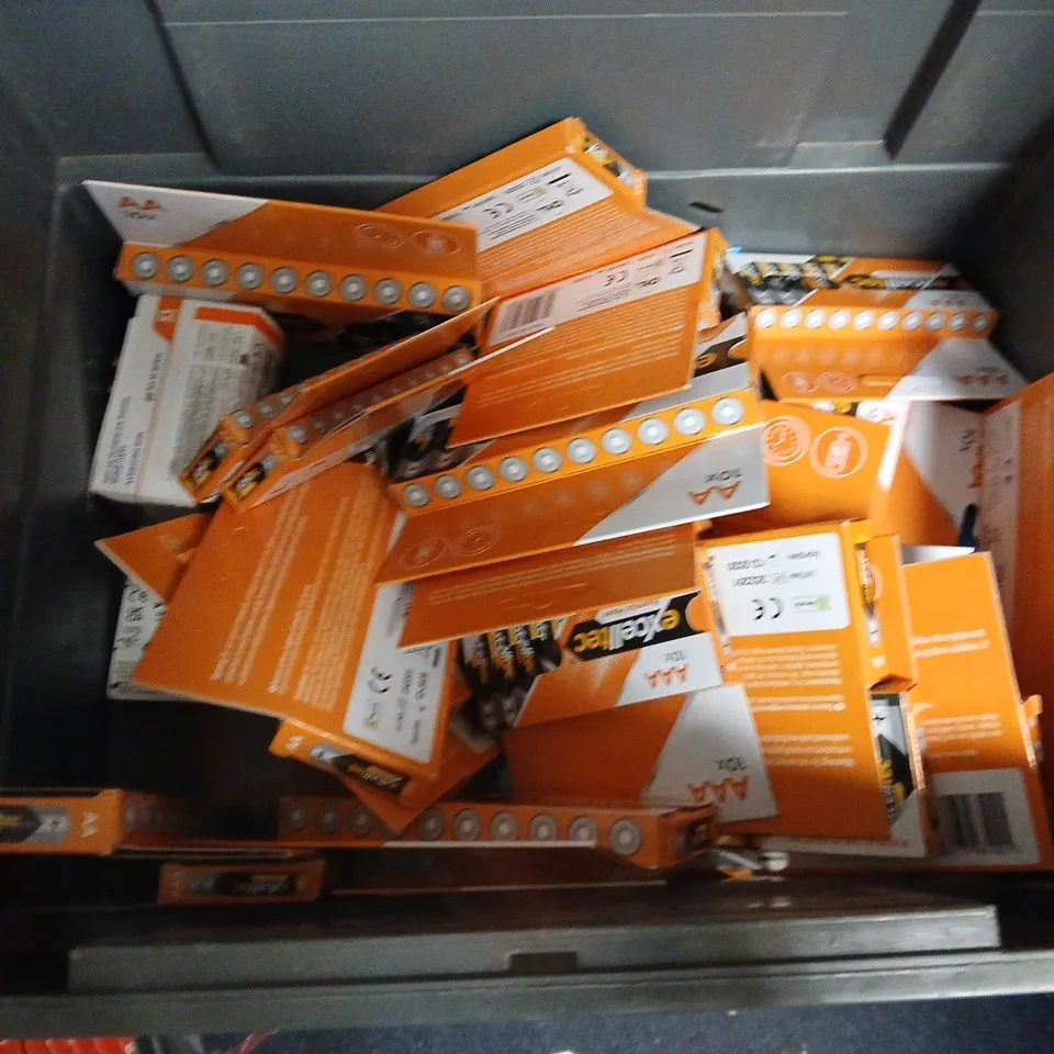 LOT OF ASSORTED MULTI-PACKS OF BATTERIES TO INCLUDE EXCELLTEC, RAYOVAC AND DURACELL