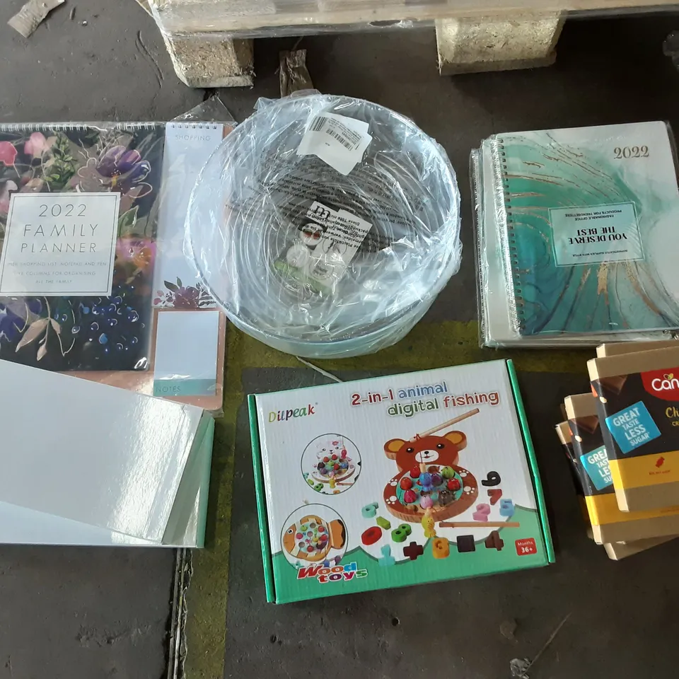 PALLET OF ASSORTED HOMEWARE ITEMS TO INCLUDE FOOD, DIARIES, TOYS ETC
