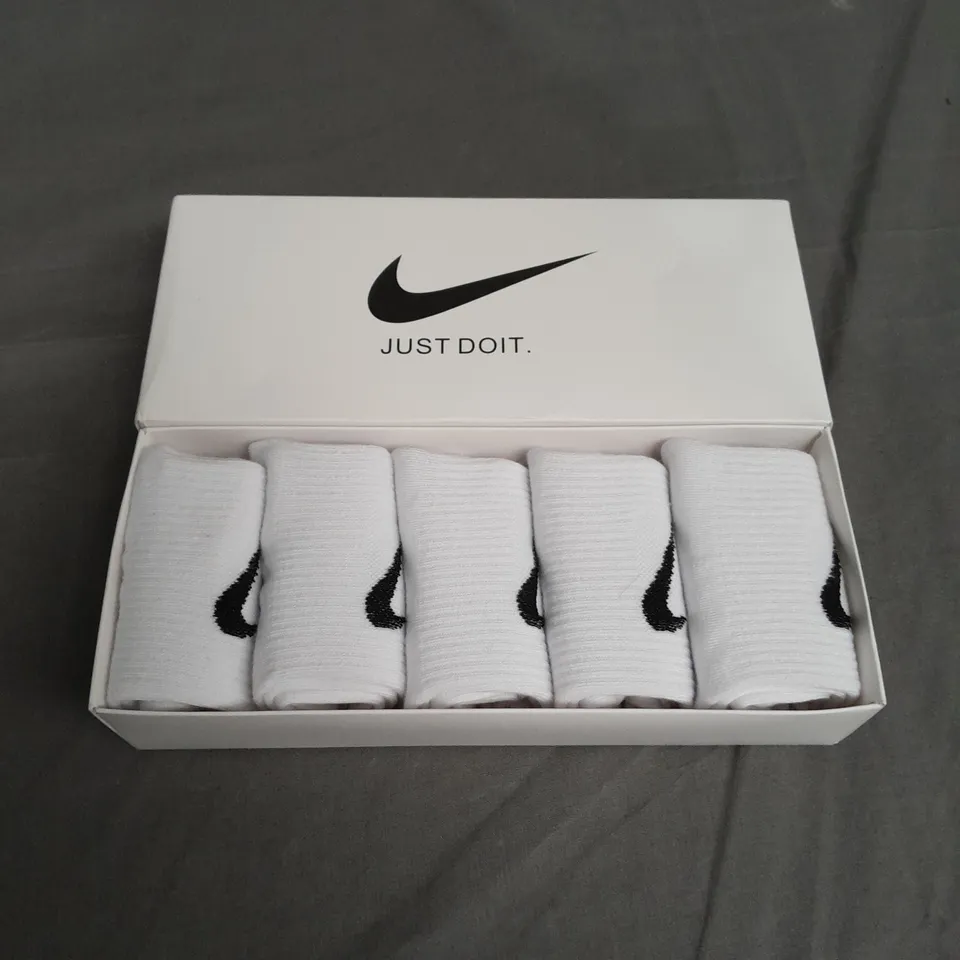 PACK OF 5 WHITE NIKE SOCKS - SIZE UNSPECIFIED